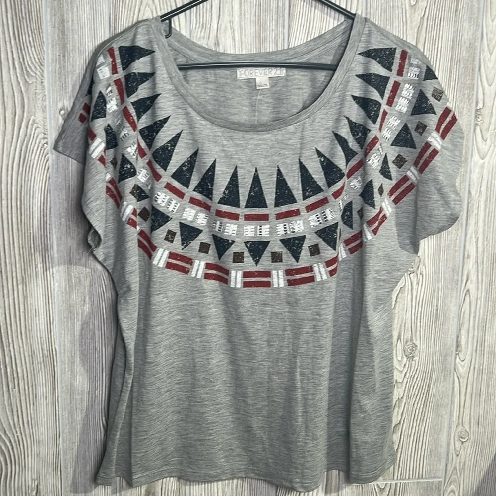 Women Forever 21 Tee Size Large NWT